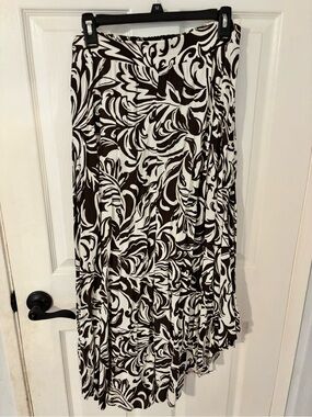 Women's Black and White Maxi Skirt with Swirl Print